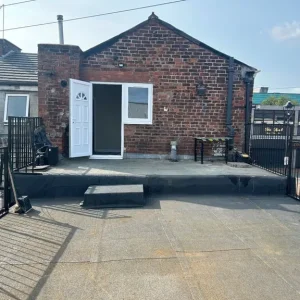 Double en suite room with all bills covered - Image 8