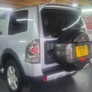 Mitsubishi Pajero 3.8 V6 4WD Automatic 3-Door Silver – Fresh Japanese Import 2007