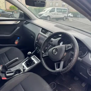 2020 Skoda Octavia Manual Hatchback - Image 8