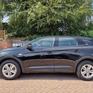 2019 Vauxhall Grandland X 1.2 Turbo SE 5-door hatchback - Image 2