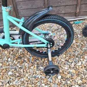 Kids’ Bike with Training Wheels - Image 5