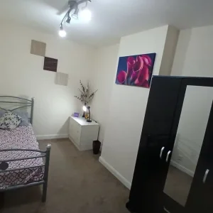 2 bedroom room in allerton-bradford, Denby Lane - Image 3