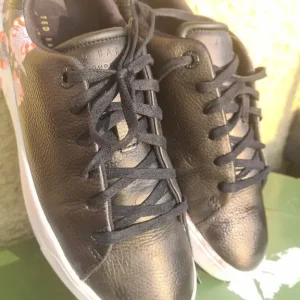 Ted Baker Aariah Women’s Black Leather Floral Low Top Lace Up Trainers uk5 - Image 2