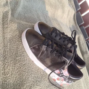 Ted Baker Aariah Women’s Black Leather Floral Low Top Lace Up Trainers uk5 - Image 7