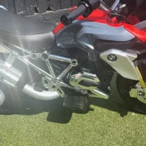 2x BMW GS Ride On Bikes 2x chargers fully working - Image 4