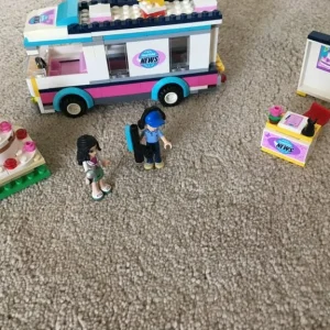 Lego Friends Heartlake News Van - Image 2