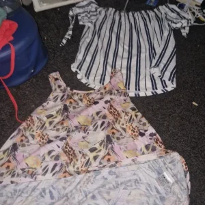 2 Tops