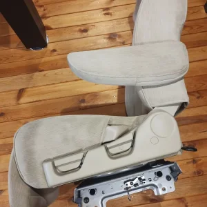 Nissan Elgrand Rear Seats - Image 7