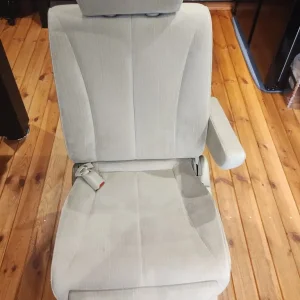Nissan Elgrand Rear Seats - Image 8