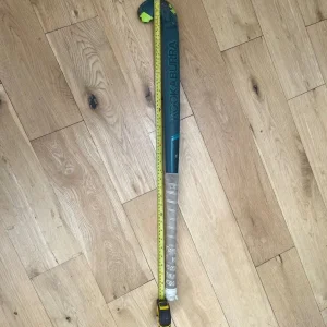Junior kookaburra hockey stick, bag and shin pads - Image 2