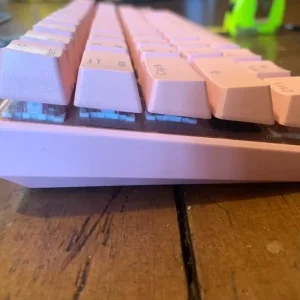 Pink compact computer keyboard - Image 3
