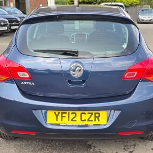 2012 Vauxhall Astra 1.4 Exclusive 5-door Hatchback - Image 5
