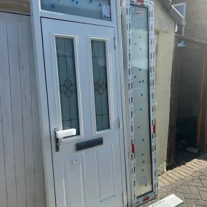 Endurance solid timber core composite door with side screen - Image 8