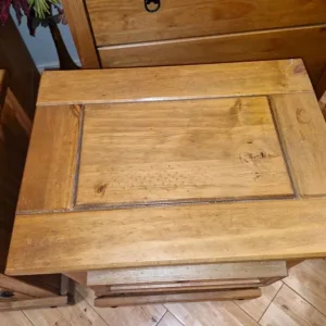Pairs of Mexican pine bedside tables - Image 2