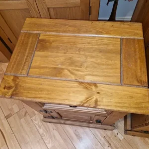Pairs of Mexican pine bedside tables - Image 3