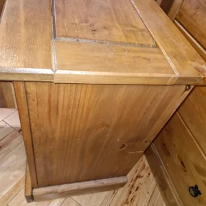 Pairs of Mexican pine bedside tables - Image 5