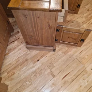 Pairs of Mexican pine bedside tables - Image 6