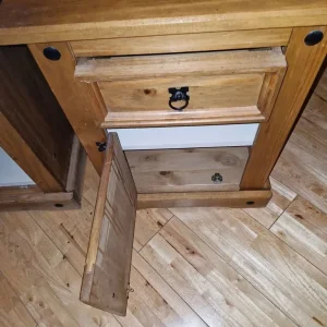 Pairs of Mexican pine bedside tables - Image 7