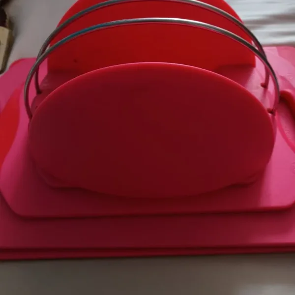 Set of 4 cutting boards and matching toast rack