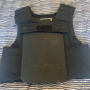 BODY ARMOUR VEST WITH BALLISTIC PANELS - Image 3