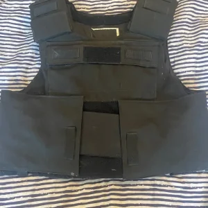 BODY ARMOUR VEST WITH BALLISTIC PANELS