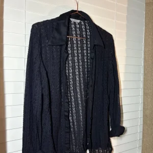 Black lace blouse with ruffles and long sleeves - Image 3