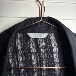 Black lace blouse with ruffles and long sleeves - Image 4