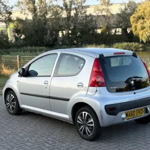 Peugeot 107 1.0 Petrol 5-door Hatchback 2010 - Image 4
