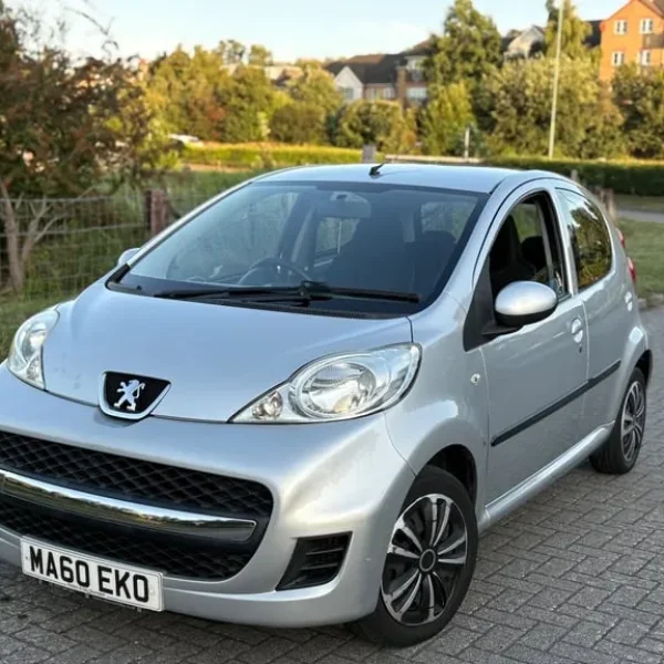 Peugeot 107 1.0 Petrol 5-door Hatchback 2010