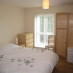 Two-bedroom apartment with modern fittings - Image 4