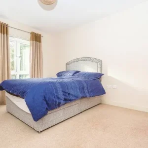 Two-bedroom apartment with modern fittings - Image 6