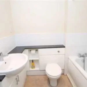 Two-bedroom apartment with modern fittings - Image 8