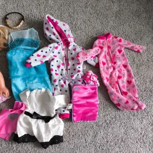 Design a Friend American doll with clothes and accessories - Image 4