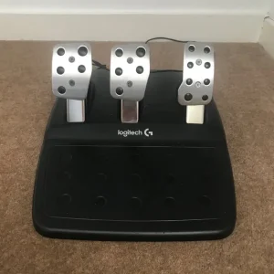 Racing wheel and pedals - Image 3