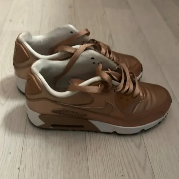 Nike Air 90 Women Size 5.5