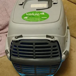 Pet carrier for cats and small dogs