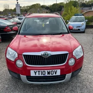 2010 Skoda Yeti 1.2 TSI S 5-door hatchback in red - Image 2
