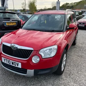 2010 Skoda Yeti 1.2 TSI S 5-door hatchback in red - Image 3
