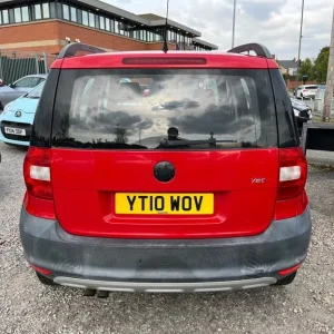 2010 Skoda Yeti 1.2 TSI S 5-door hatchback in red - Image 5