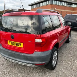2010 Skoda Yeti 1.2 TSI S 5-door hatchback in red - Image 6