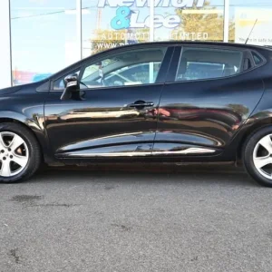 2016 Renault Clio 1.5 dCi Dynamique Nav Hatchback - Image 8