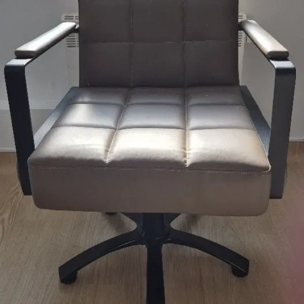 Styling Chair - Taupe - Adjustable - Very Good Condition