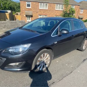 Vauxhall Astra Hatchback 2014 Manual 1598cc 5-door - Image 2