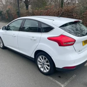 Ford Focus Hatchback 2018 Manual 5-door 999cc - Image 3