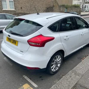 Ford Focus Hatchback 2018 Manual 5-door 999cc - Image 5