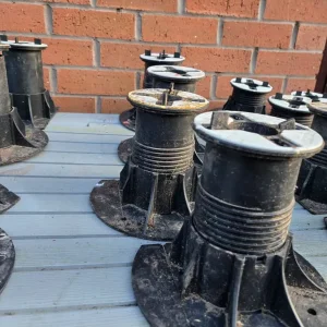 Self levelling adjustable height porcelain paving pedestals Eterno Ivica 75-215mm - Image 3