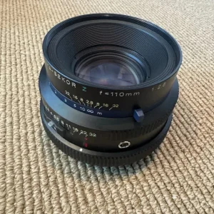 Mamiya RZ67 medium format camera with lenses and accessories - Image 4
