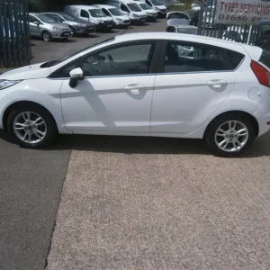 2014 Ford Fiesta 1.25 Zetec 5-door Hatchback - Image 4