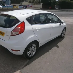 2014 Ford Fiesta 1.25 Zetec 5-door Hatchback - Image 5