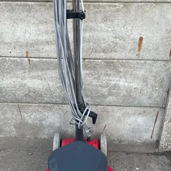 Scrubbing machine